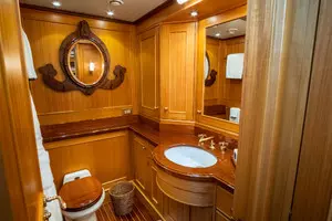 1999 Palmer Johnson Motor Yacht thumbnail 22