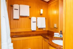 1999 Palmer Johnson Motor Yacht thumbnail 31
