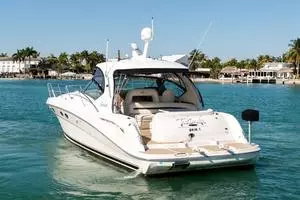 2004 Sea Ray 420 Sundancer thumbnail 3