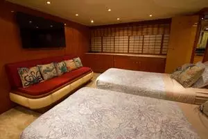2002 President 100 Motor Yacht thumbnail 22