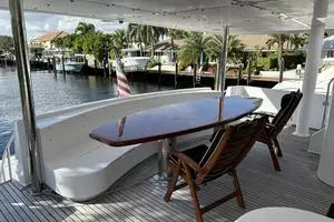 2002 President 100 Motor Yacht thumbnail 7