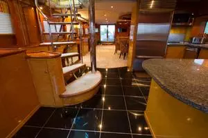 2002 President 100 Motor Yacht thumbnail 12