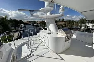2002 President 100 Motor Yacht thumbnail 27