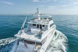 2002 President 100 Motor Yacht thumbnail 2