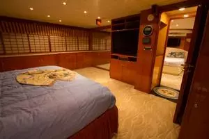 2002 President 100 Motor Yacht thumbnail 18