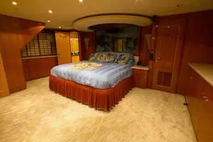 2002 President 100 Motor Yacht thumbnail 17