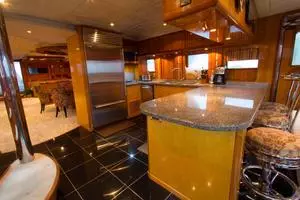 2002 President 100 Motor Yacht thumbnail 13