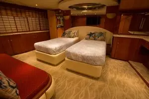 2002 President 100 Motor Yacht thumbnail 21