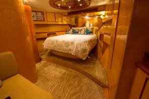2002 President 100 Motor Yacht thumbnail 20