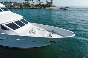 2002 President 100 Motor Yacht thumbnail 3