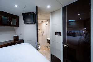 Lazzara 78 - North South Latitude - interior