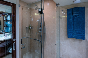 Lazzara 78 - North South Latitude - interior