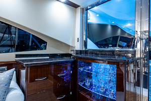 Lazzara 78 - North South Latitude - interior