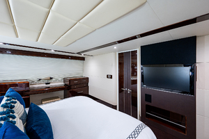 Lazzara 78 - North South Latitude - interior