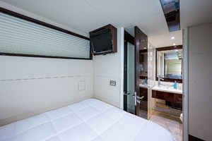 Lazzara 78 - North South Latitude - interior