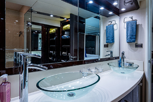 Lazzara 78 - North South Latitude - interior