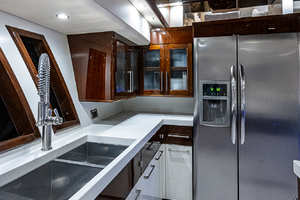 Lazzara 78 - North South Latitude - interior