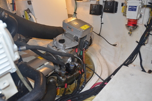 Cruisers Yachts J-Mar IV Engine Room