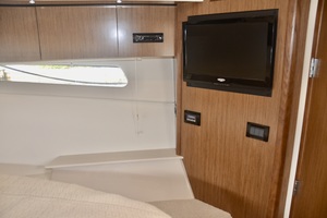 Cruisers Yachts J-Mar IV Master Stateroom
