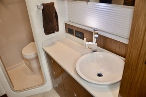 Cruisers Yachts J-Mar IV Guest Head
