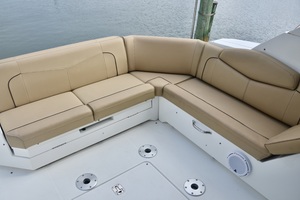 Cruisers Yachts J-Mar IV Aft Deck