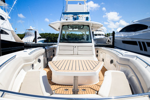 Boston Whaler 38