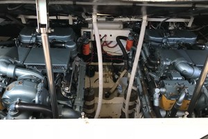1994 Tiara 36' open - engine room