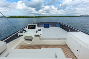 Ferretti 55 HAVEN - Flybridge Helm