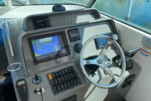 2018 Pursuit OS 385 Offshore thumbnail 8