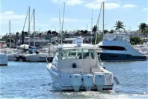 2018 Pursuit OS 385 Offshore thumbnail 4