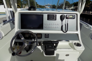2017 Sailfish 2360 CC - Helm