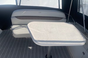 Photo 3235564 for 2003 Regal 2765 Commodore  