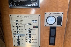 Photo 3235571 for 2003 Regal 2765 Commodore  