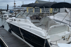 Photo 3222861 for 2003 Regal 2765 Commodore  