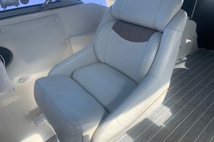 Photo 3235563 for 2003 Regal 2765 Commodore  