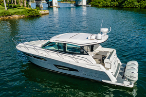 Regal 38-TETELESTAI-Exterior