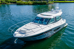 Regal 38-TETELESTAI-Exterior