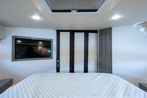 Regal 38-TETELESTAI-Forward Stateroom