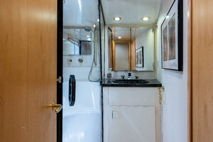 Luhrs 50 - Guest Head