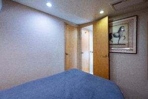 Luhrs 50 - Master Stateroom