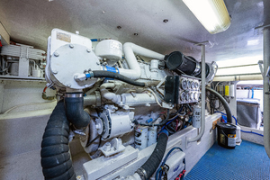 Luhrs 50 - Engine Room