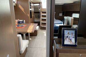 2024 Beneteau OCEANIS 51.1 thumbnail 11
