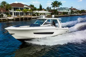  2016 Boston Whaler Outrage Yacht For Sale in Coral Gables FL