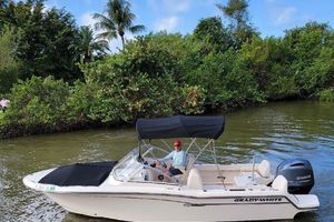 Photo 3232943 for 2019 Grady-White 215  