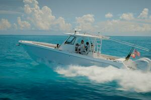 2019 Everglades 355 CC thumbnail 23