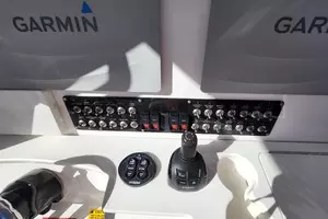 2019 Everglades 355 CC thumbnail 5