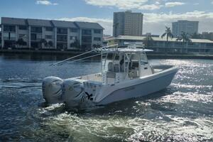 2019 Everglades 355 CC thumbnail 16