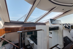 Lazzara 75 Salacia - Helm