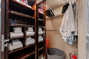 Lazzara 75 Salacia - Master Closet