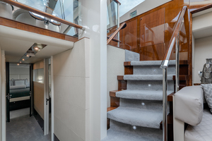 Lazzara 75 Salacia - Stairs